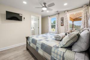 TV a/nebo společenská místnost v ubytování The Pine House