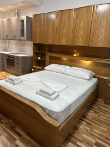 a bedroom with a large bed with towels on it at Eyar house in Kamëz