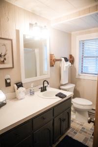 Ένα μπάνιο στο Unique A-frameslopestorchbrewery