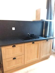 Kuchyň nebo kuchyňský kout v ubytování Kait location + 52 fotografií