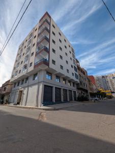 Tòa nhà nơi căn hộ tọa lạc