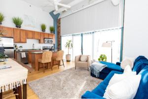 Η κουζίνα ή μικρή κουζίνα στο Downtown Condo 5 Minutes to Cedar Point