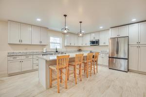 Kuchyň nebo kuchyňský kout v ubytování Ski, Fish and Unwind Peaceful Lake Champlain Home! + 19 fotografií