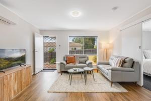 Et opholdsområde på Modern Comfort in Quiet Neighbourhood! + 9 billeder