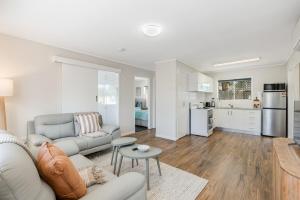 Køkken eller tekøkken på Modern Comfort in Quiet Neighbourhood!