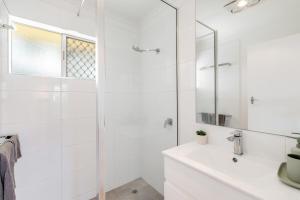 Et badeværelse på Modern Comfort in Quiet Neighbourhood!