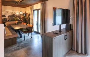 Μια τηλεόραση ή/και κέντρο ψυχαγωγίας στο Chalet Für 8 Personen