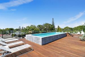 Bazén v ubytování Aurelia Byron nebo v jeho okolí