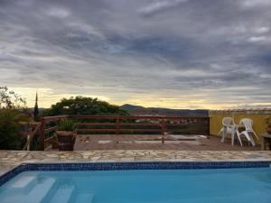 Cảnh núi rừng hoặc tầm nhìn ra núi từ nhà nghỉ dưỡng