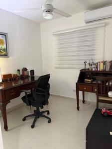 an office with a desk and a chair in a room at Apartamentos en Pablo mellas morales 3ra etapa M-R42 Apt 101 Santo Domingo in Hato Nuevo