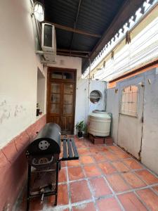 a room with a patio with a heater and a door at Refugio urbano frente al río, cómodo y moderno in Paraná