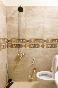 Et badeværelse på Modern Apartment Near Dolmen Mall