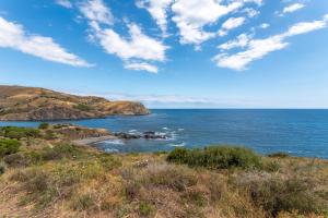 Phong cảnh thiên nhiên gần nhà gỗ