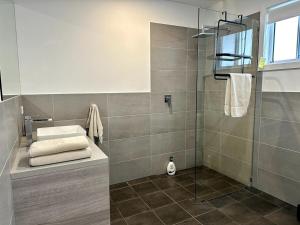 Koupelna v ubytování Dunes Purple at Robe + 19 fotografií