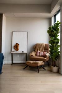 Posezení v ubytování Modern Luxury 4BR Home Den NYC Views