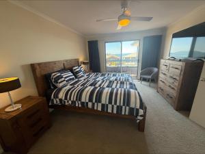 En eller flere senge i et værelse på Seaviews at Stansbury