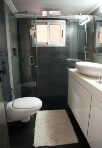 Ένα μπάνιο στο SeaRenity, Your Urban Retreat +17 φωτογραφίες