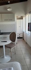 Η κουζίνα ή μικρή κουζίνα στο La iconica-tiny house