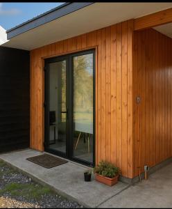 Το κτήριο όπου στεγάζεται  η παραθεριστική κατοικία