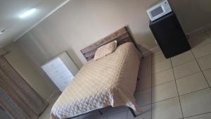 Кровать или кровати в номере Skyline Motel +1 фотография