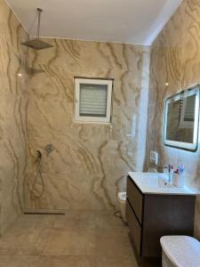 Ένα μπάνιο στο IK Villa +24 φωτογραφίες