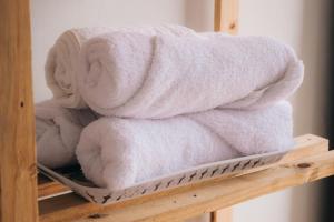 a pile of white towels on a shelf at Pousada do Mestre in Pontal do Paraná +73 photos