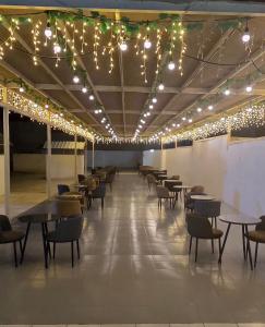 Εστιατόριο ή άλλο μέρος για φαγητό στο فندق كنوز العنود مكة للغرف والأجنحة الفندقية توصيل مجاني خلال رمضان - Knoz Al Anood Hotel Makkah for Hotel Rooms and Suites Free Shuttle Service During Ramadan