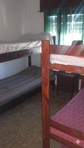 En eller flere senge i et værelse på Hikari HG Mountain House