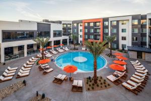 Bazén v ubytování Otonomus Hotel Las Vegas nebo v jeho okolí