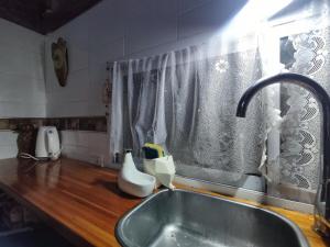 a kitchen counter with a sink and a window at Campo Los Teritos in Abasto
