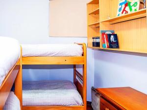 a small room with two bunk beds and a desk at Ski Apartment in Sierra Nevada in Sierra Nevada