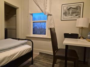 Ένα ή περισσότερα κρεβάτια σε δωμάτιο στο John's House in Vancouver West +18 φωτογραφίες