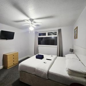 Ένα ή περισσότερα κρεβάτια σε δωμάτιο στο Royal Oakwell Hotel