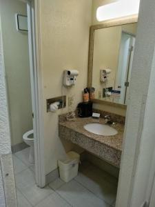 Koupelna v ubytování Quality Inn & Suites