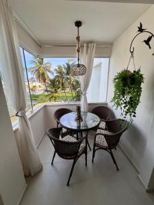 En balkon eller terrasse på Apartamento Tranquilidade de Vilas do Atlântico