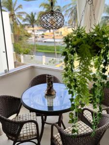 En balkon eller terrasse på Apartamento Tranquilidade de Vilas do Atlântico