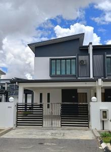 Το κτήριο όπου στεγάζεται  η παραθεριστική κατοικία