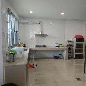 Η κουζίνα ή μικρή κουζίνα στο V Love Homestay