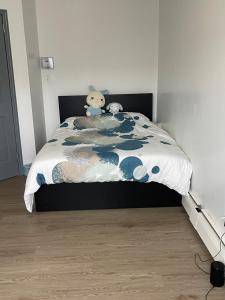 Un pat sau paturi într-o cameră la A sweet home