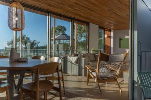 Χώρος καθιστικού στο Cantilever Seaview Pavilion