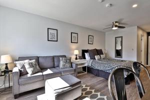 a living room with a couch and a bed at Killington Center Renovated Studio with Kitchenette on Bus Route and Discounted Ski Rentals in The Woods