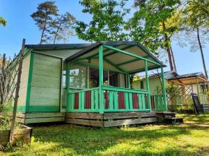 Κήπος έξω από το Chalet 6 personnes avec Terrasse et Salon de Jardin - API-1-52-192