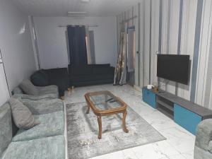 TV a/nebo společenská místnost v ubytování قرية النورس