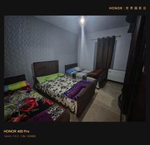 Postel nebo postele na pokoji v ubytování قرية النورس