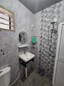 Koupelna v ubytování Ourstay RantauPerintis The-Best-Homestay-In Jengka