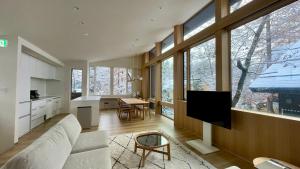 Μια τηλεόραση ή/και κέντρο ψυχαγωγίας στο KOMU Hakuba