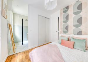 Postel nebo postele na pokoji v ubytování le cosy pantin