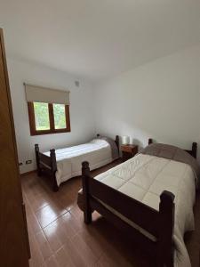 a bedroom with two beds and a window at Casa Maloneli in Ostende