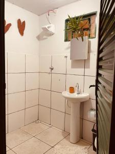 Ένα μπάνιο στο Casa Guiné