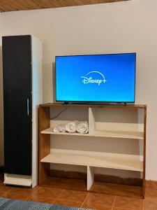 Et tv og/eller underholdning på Departamento céntrico moderno minimalista